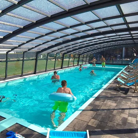 With Infinity-pool By Interhome 루시노보