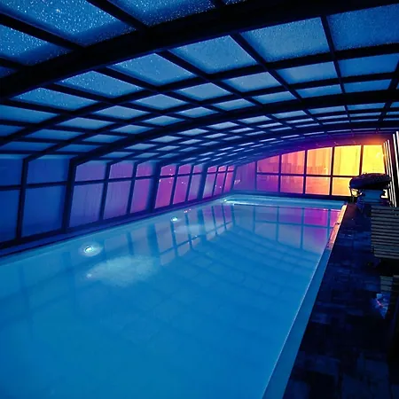 펜션 With Infinity-pool By Interhome *