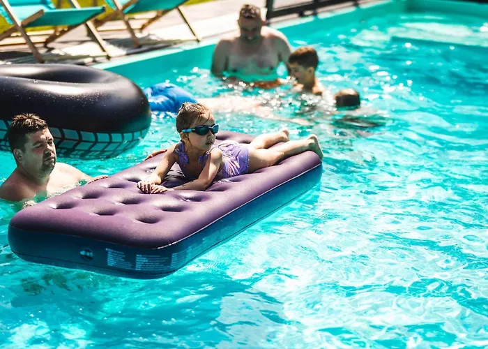 בית נופש Mit Infinity-pool By Interhome *